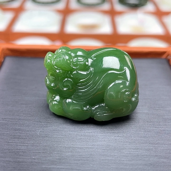 颈饰未镶嵌和田玉（碧玉）老俄七菠菜绿