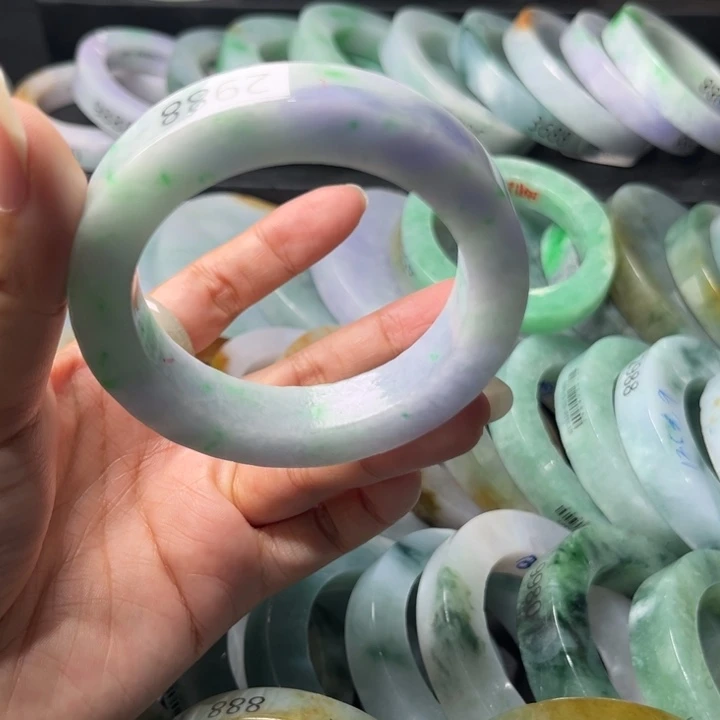 定制翡翠未镶嵌翡翠手镯