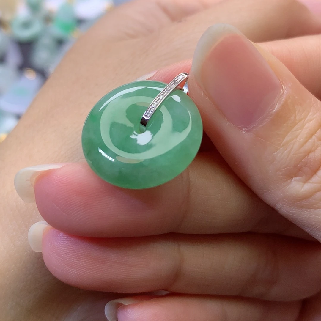 【闪购商品】吊坠(赠链)18K金镶嵌翡翠