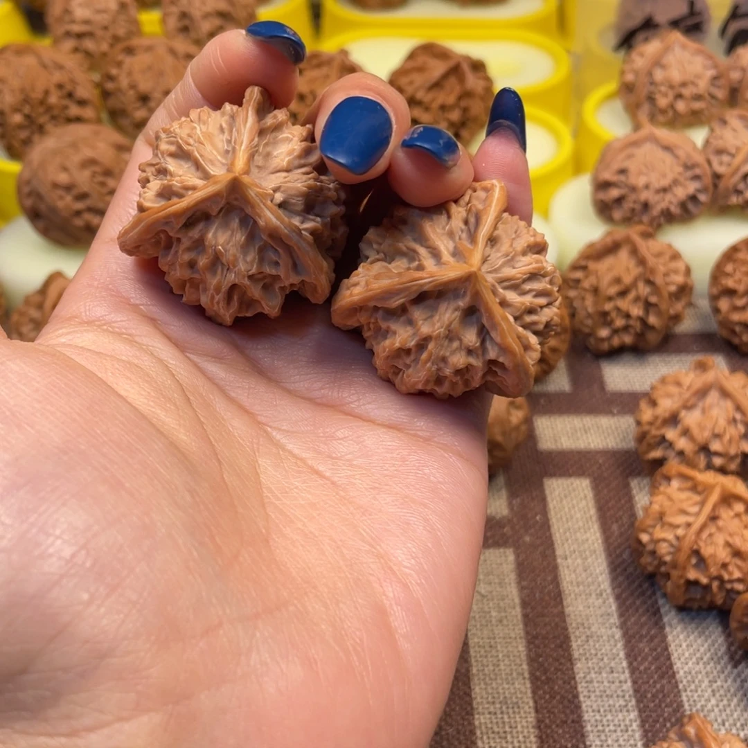 明***出文玩核桃吊坠盘山三棱