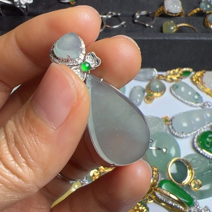 翡翠吊坠(不含链)18K金镶嵌花**天翡翠吊坠项链