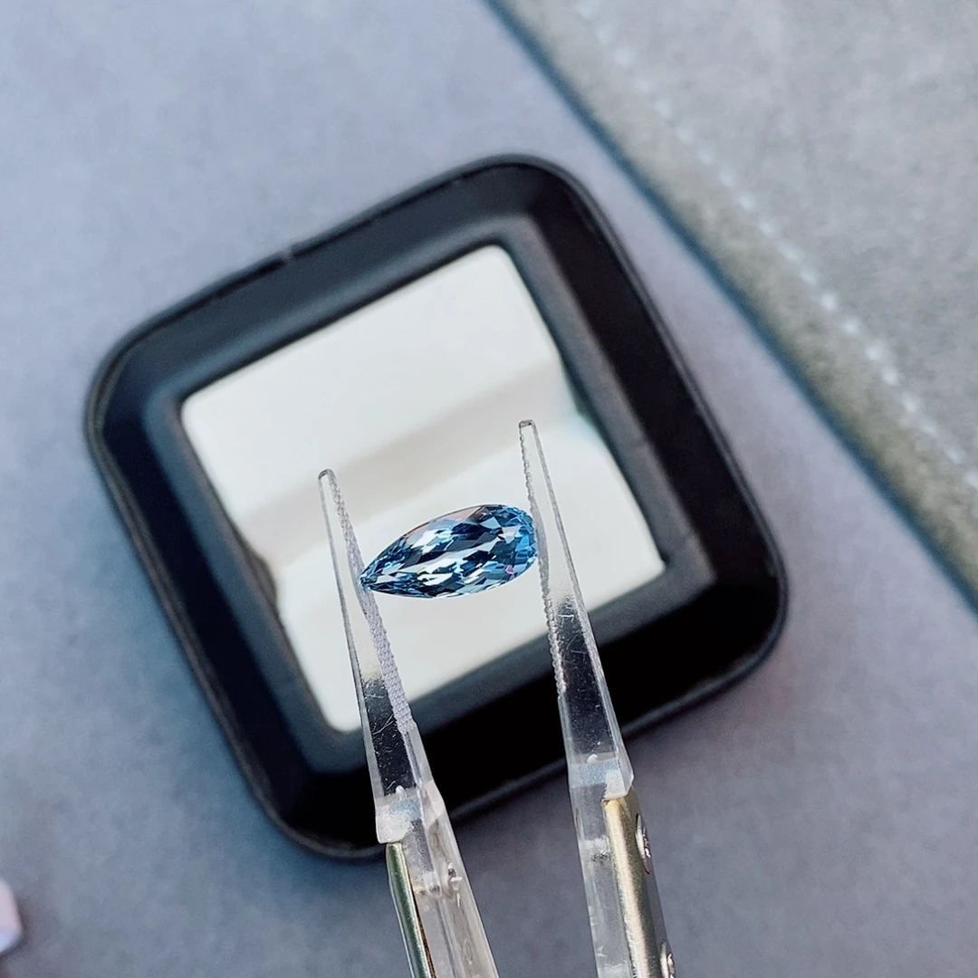 笔搁未镶嵌海蓝宝石1.76ct 圣玛利亚