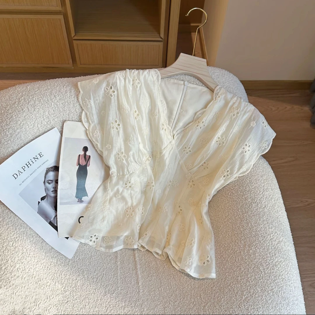 韩系温柔百搭镂空蕾丝衬衣女2025夏季新款轻奢小众甜系时尚上衣