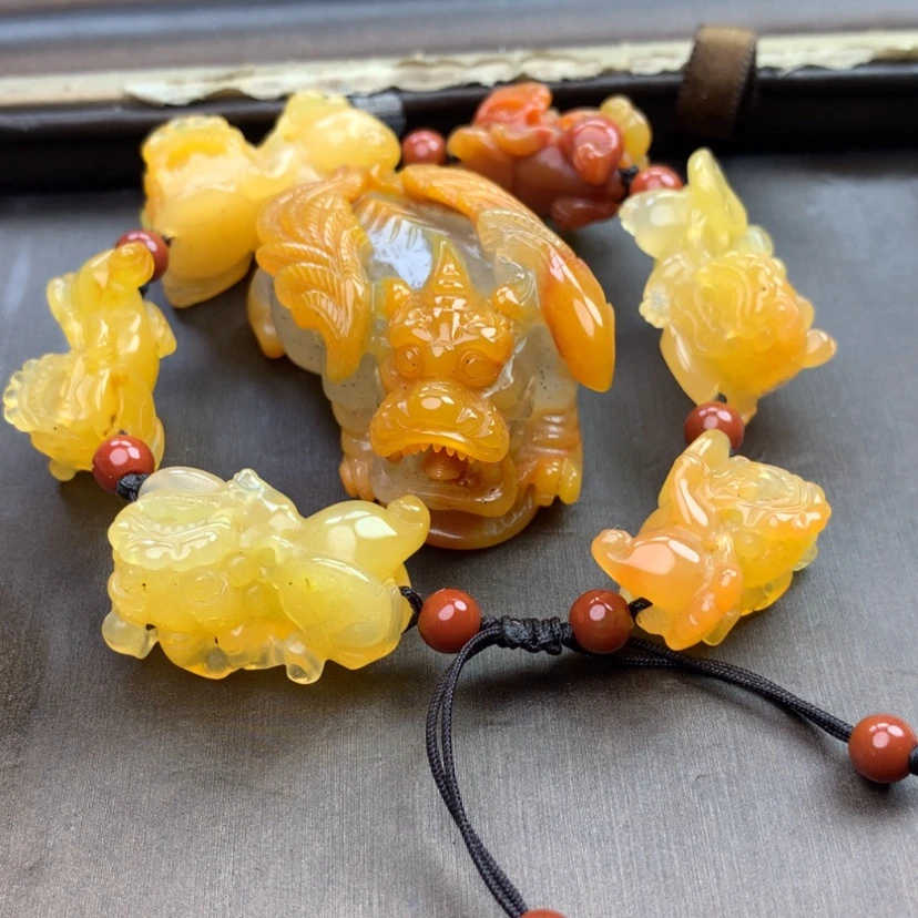 【闪购商品】未镶嵌石英质玉（黄龙玉）颈饰马**说
