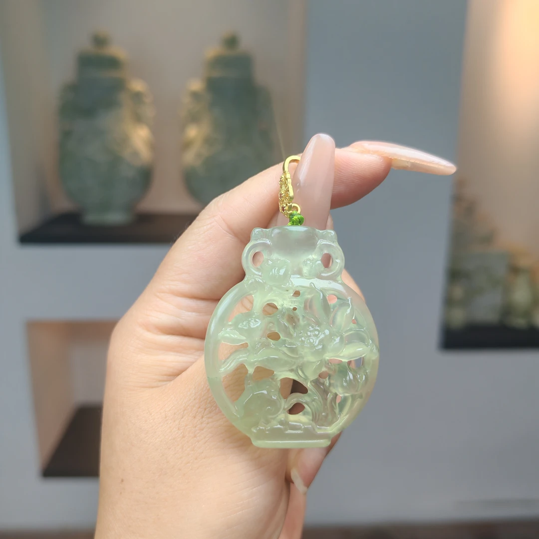 岫玉上品手工雕刻宝瓶镂空荷花（送妈妈链）