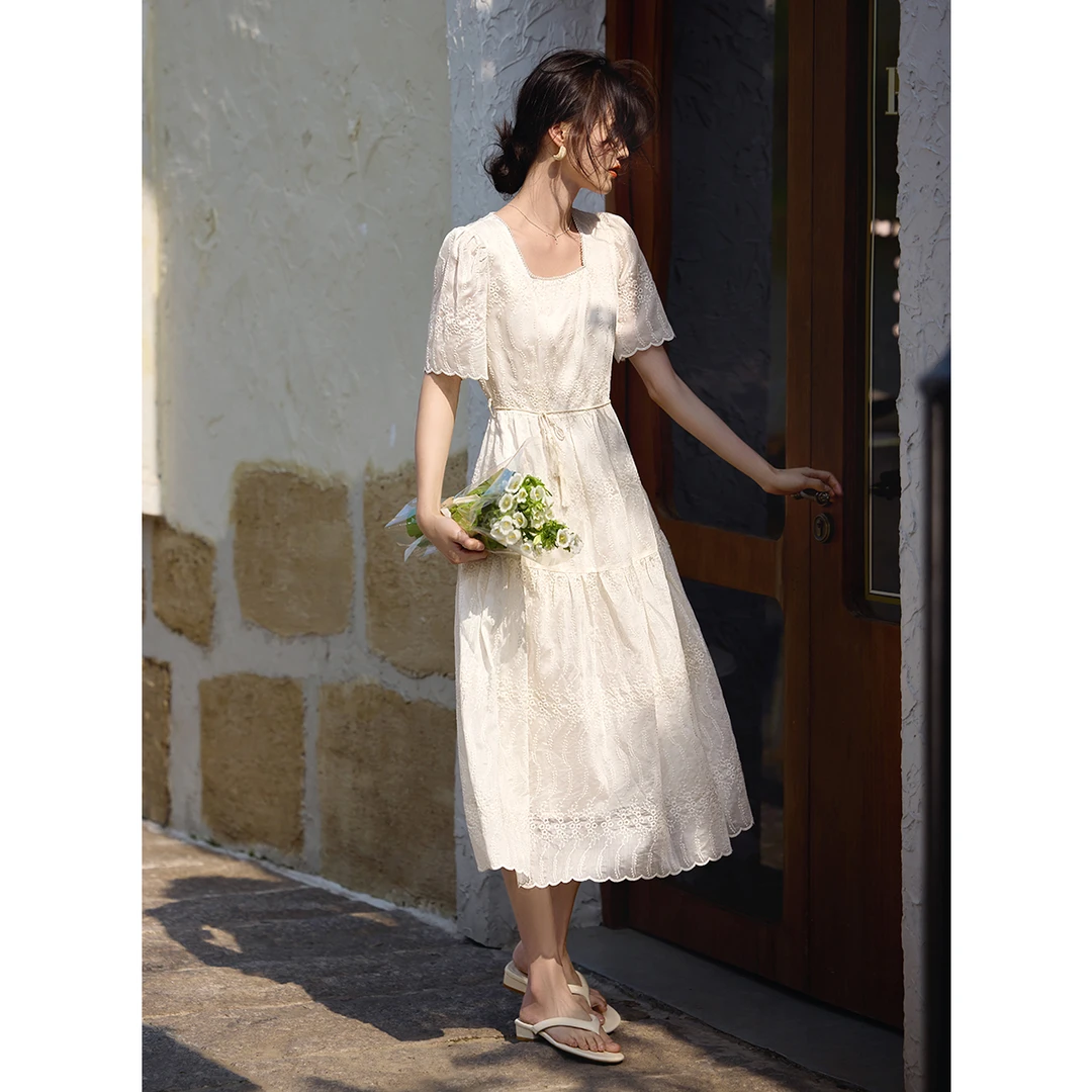 XWI/欣未2025夏季女款度假风浪漫法式优雅刺绣方领气质连衣裙0555