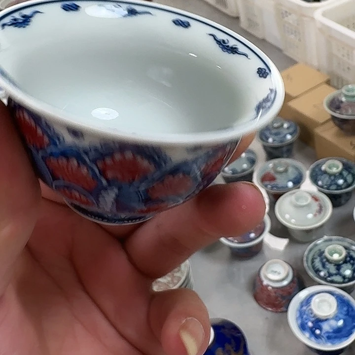 瓷片釉里红曼陀罗花客杯