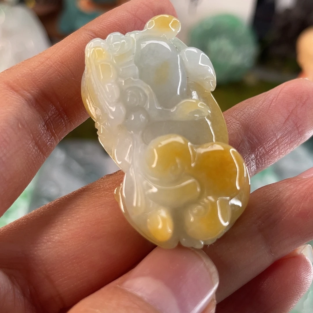 翡翠未镶嵌颈饰貔貅