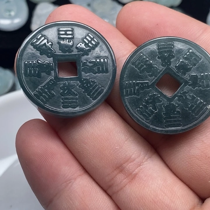 翡翠未镶嵌颈饰翡翠首饰