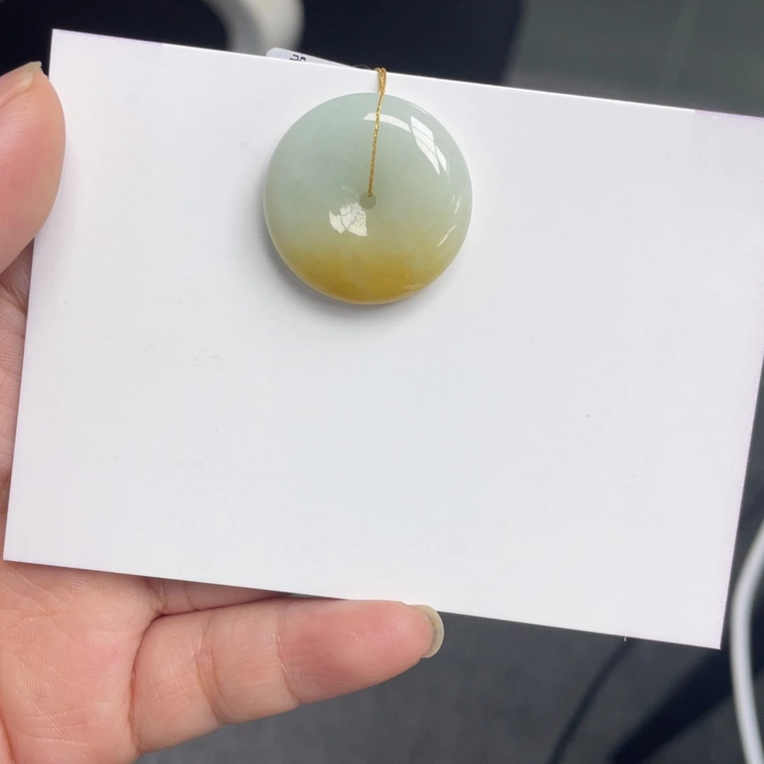 翡翠未镶嵌颈饰平安扣