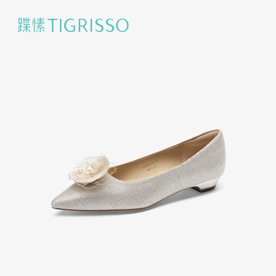 蹀愫春季新款显瘦尖头珍珠花朵平底甜美浅口单鞋女TA54520-80