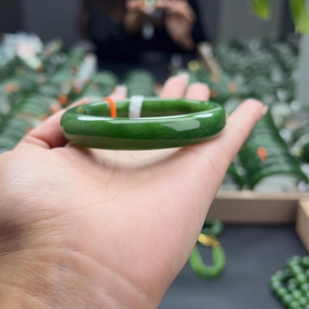 和田玉（碧玉）未镶嵌手镯