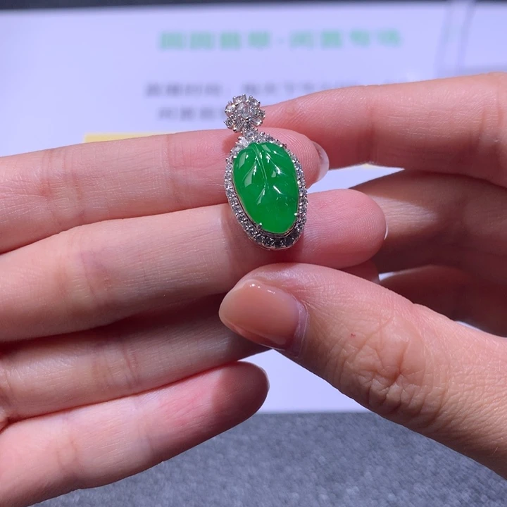 翡翠18K金镶嵌挂件翡翠裸石
