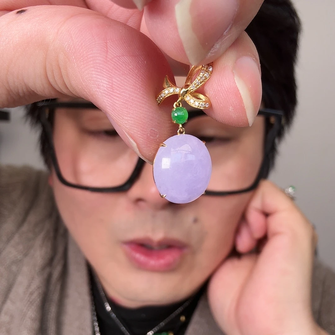 翡翠18K金镶嵌颈饰一件