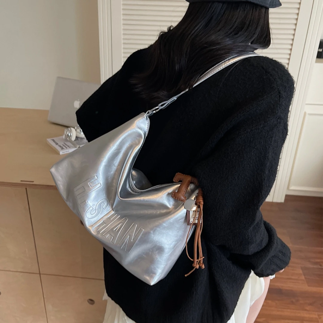 大容量包包女夏季百搭2025新款休闲小众设计单肩斜挎包通勤饺子包