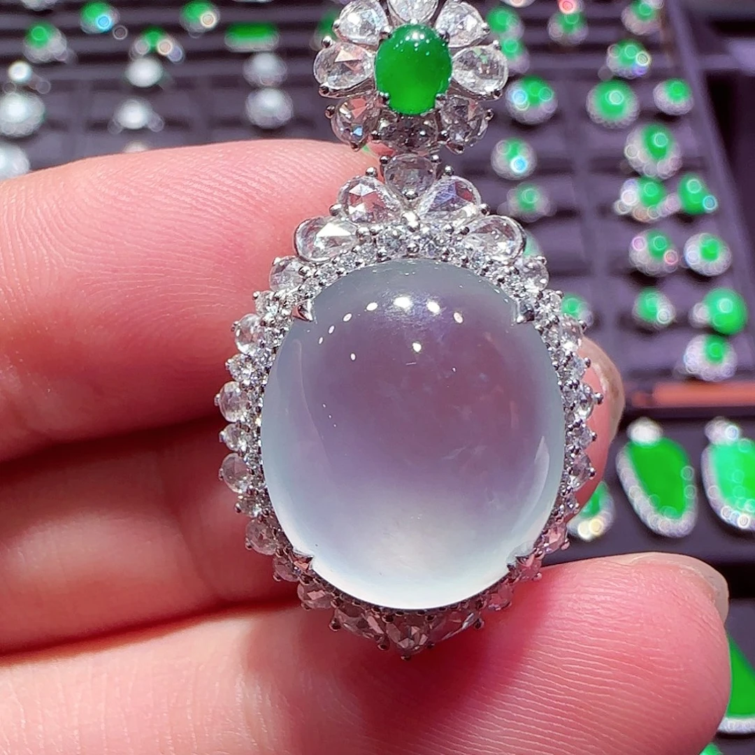 翡翠18K金镶嵌颈饰吊坠