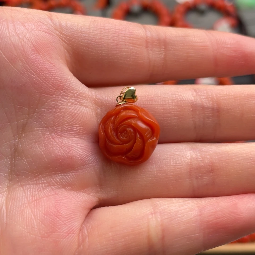 南红玛瑙吊坠18K金镶嵌金***点