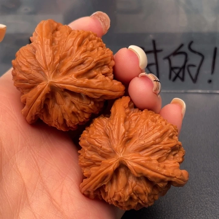 壮***文玩核桃吊坠白狮子