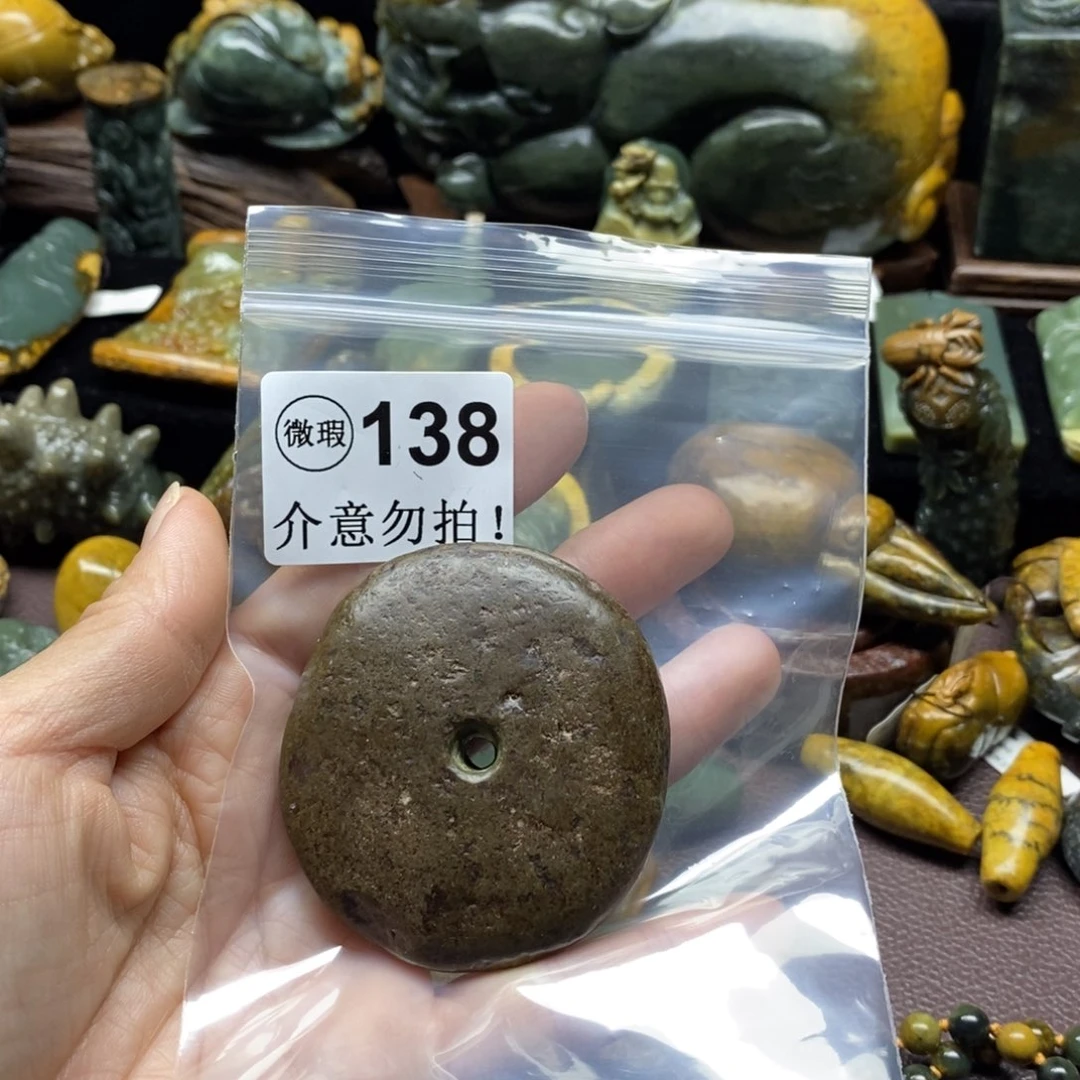 未镶嵌岫岩河磨玉（透闪石质玉）把件