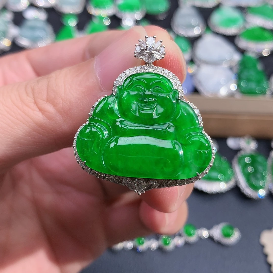 颈饰18K金镶嵌翡翠