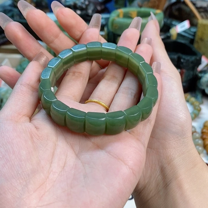 透闪石质玉手牌未镶嵌天**帅