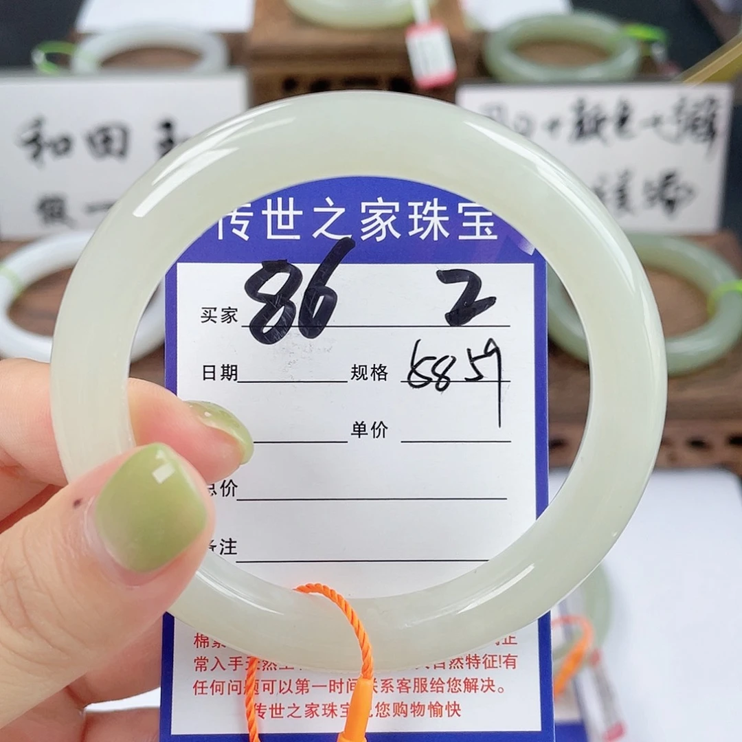 和田玉手镯未镶嵌