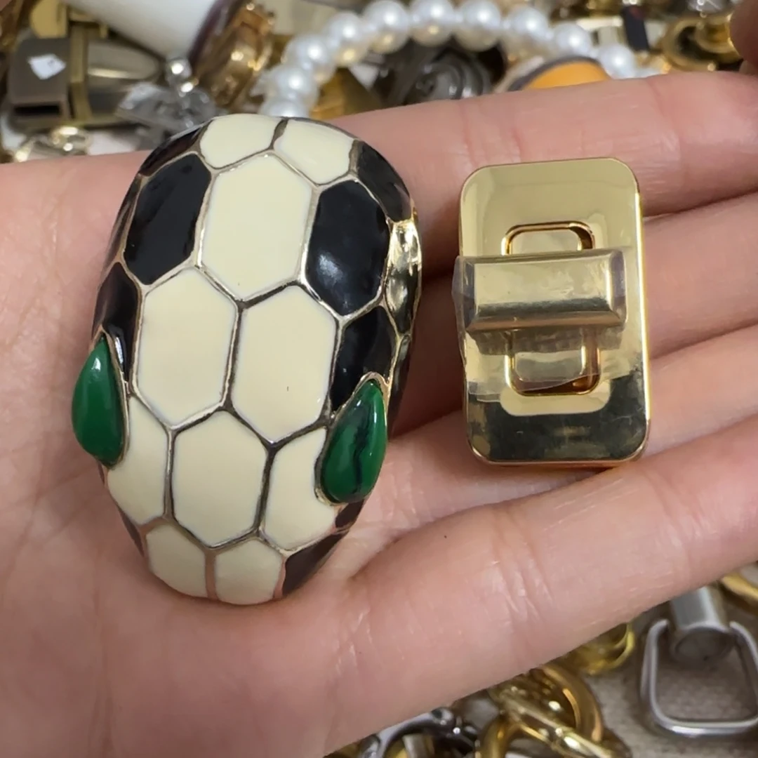 蛇头锁一个扭锁1个