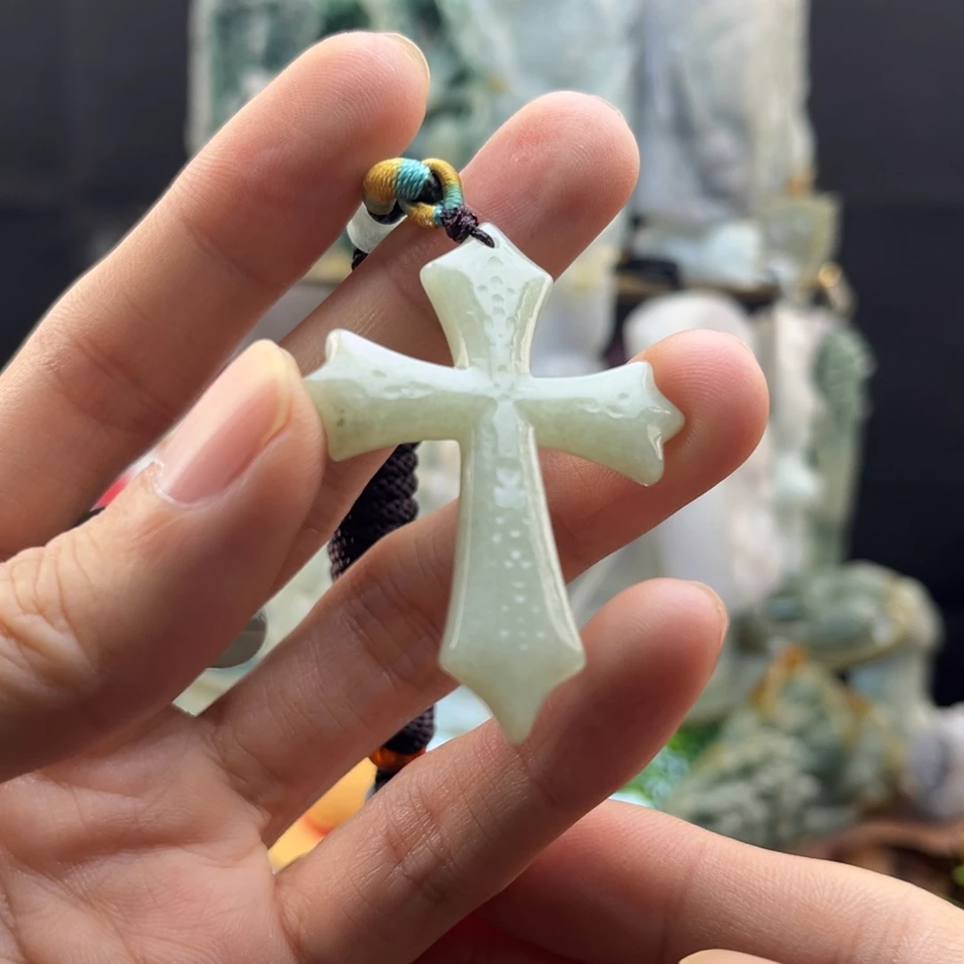 翡翠未镶嵌颈饰十字架