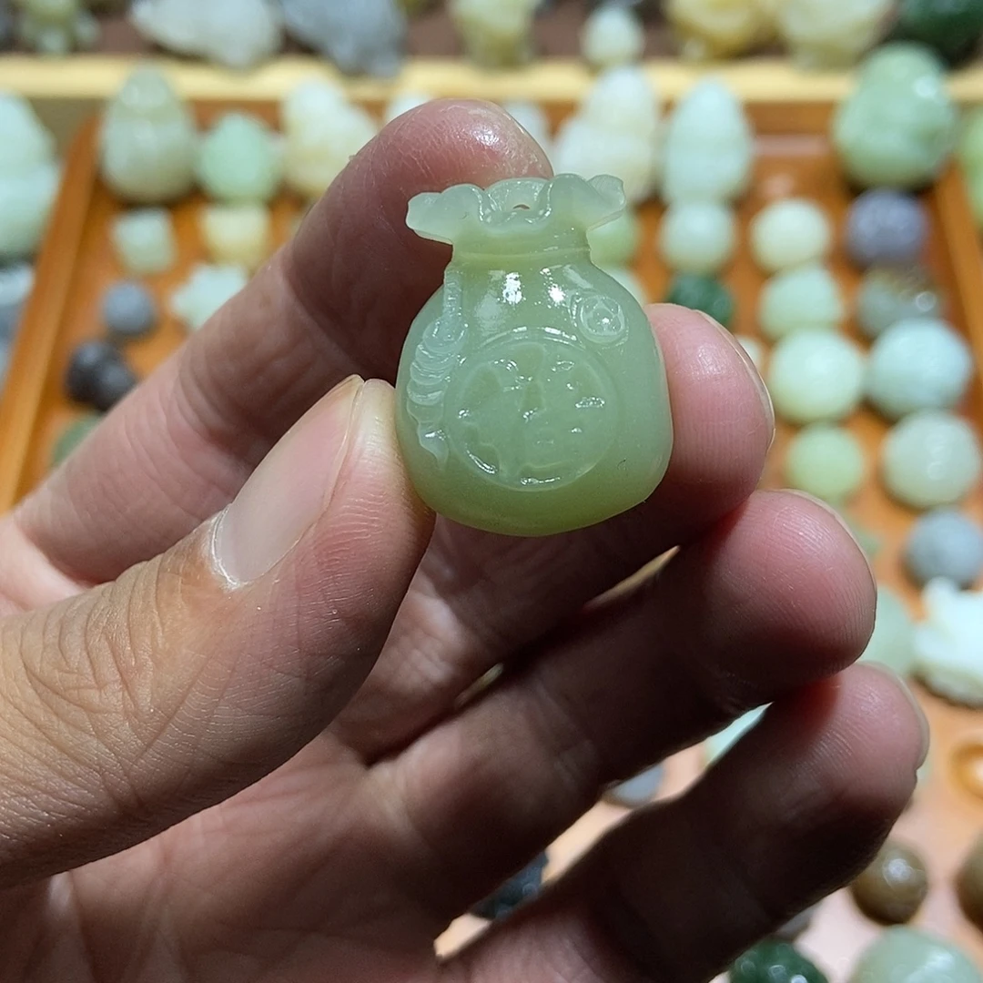 林***杨和田玉未镶嵌颈饰定制