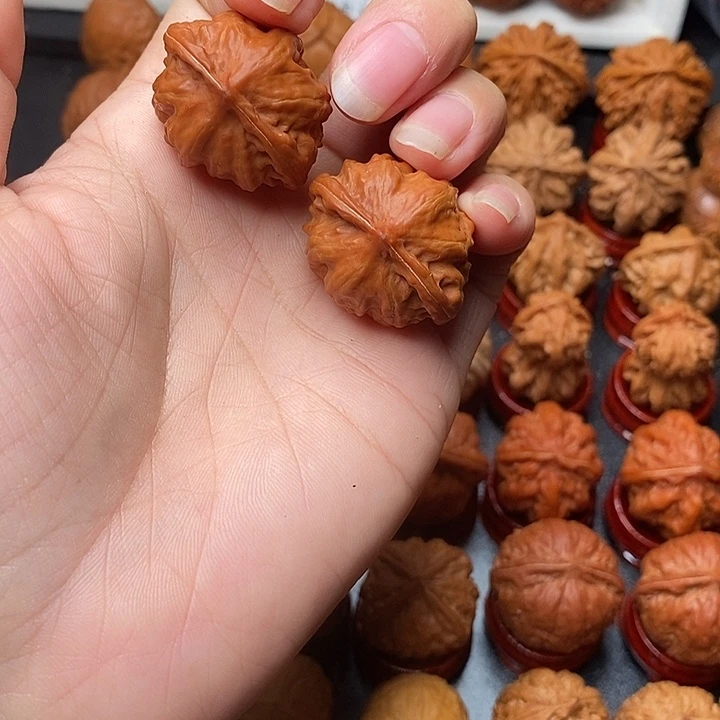 文玩核桃吊坠龙脊