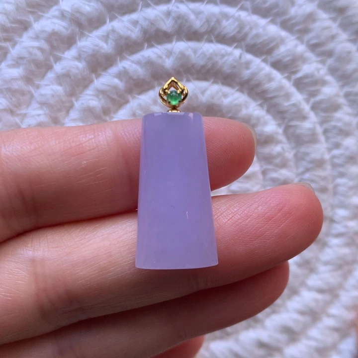 翡翠18K金镶嵌颈饰冰粉春紫无事牌