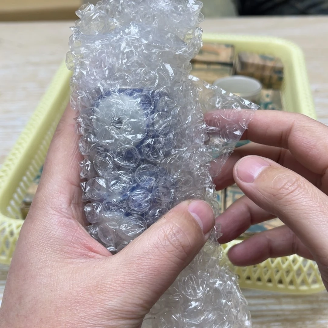 瓷片皖**来密密麻麻地排列着一个