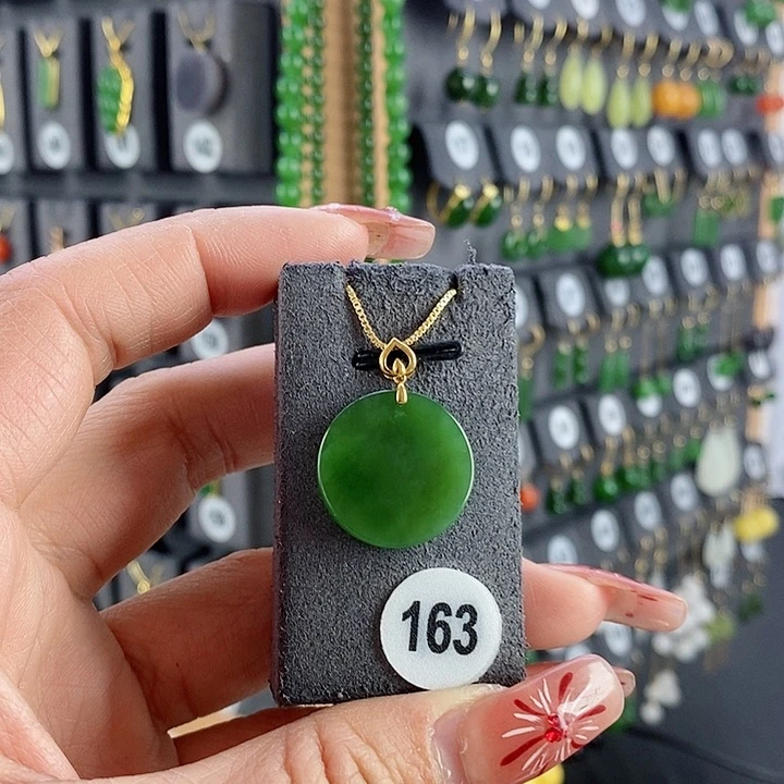 和田玉吊坠(赠链)18K金镶嵌