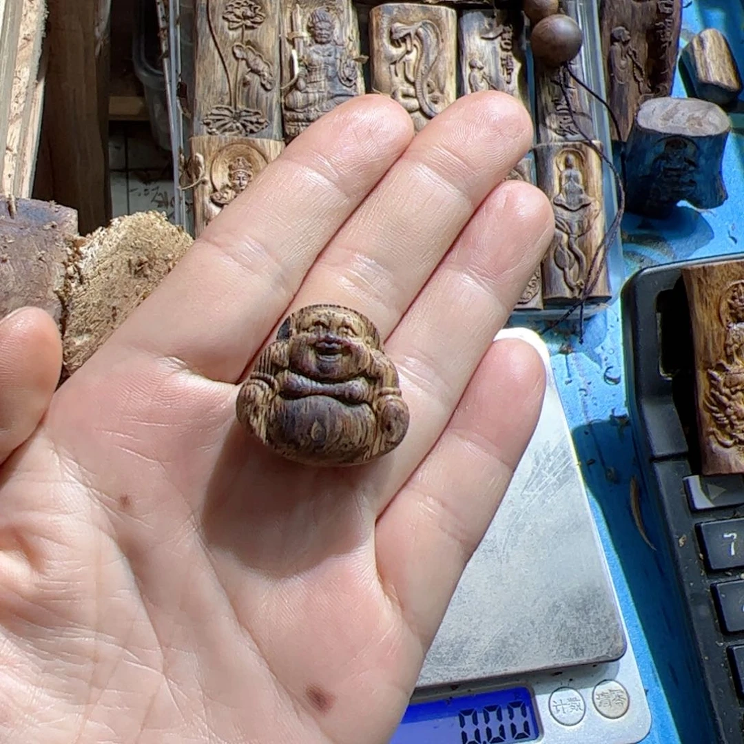 沉香吊坠白棋弥勒3.4克