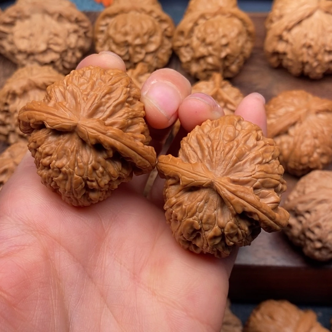 文玩核桃把件40红皮球白