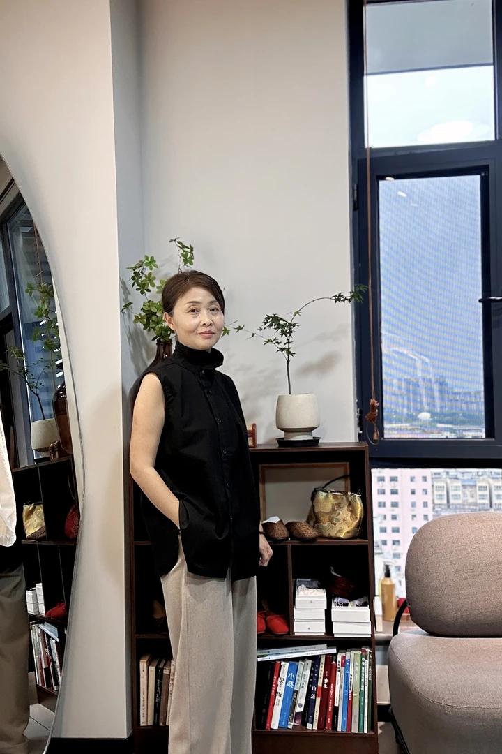 衣尚时夏季半高领极简纯色麻衬衫女士黑色上衣复古透气宽松百搭