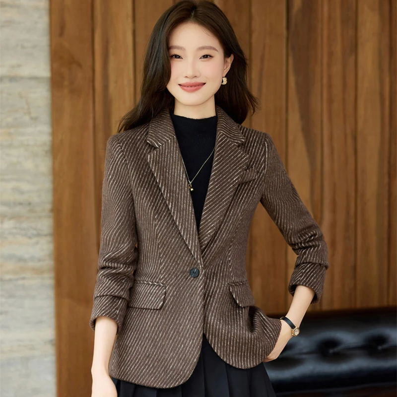棕色毛呢西装外套女冬季加厚2025新款小个子休闲羊毛呢子条纹西服