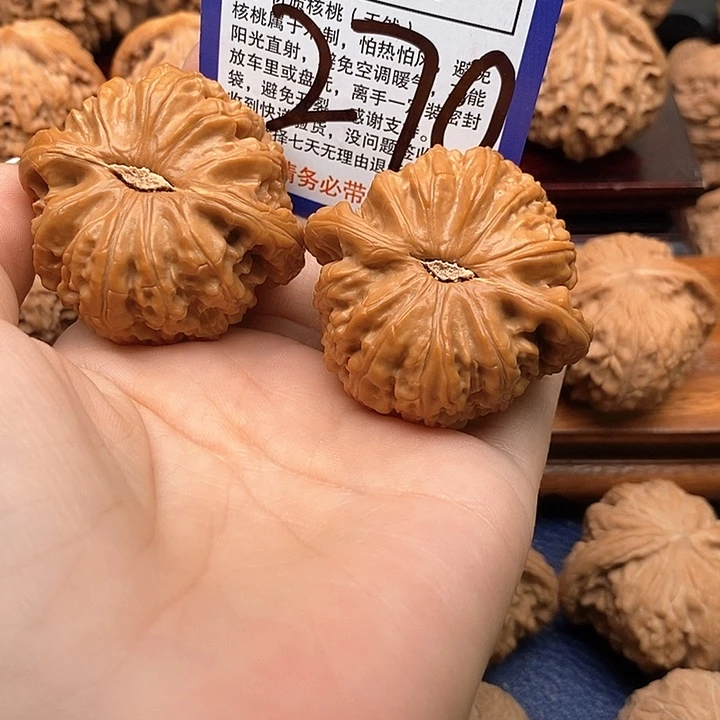 瑞***来桃核吊坠白狮子头45