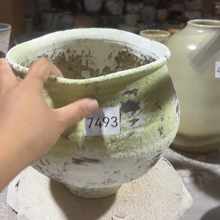 摆件高22，口18，有孔，7493