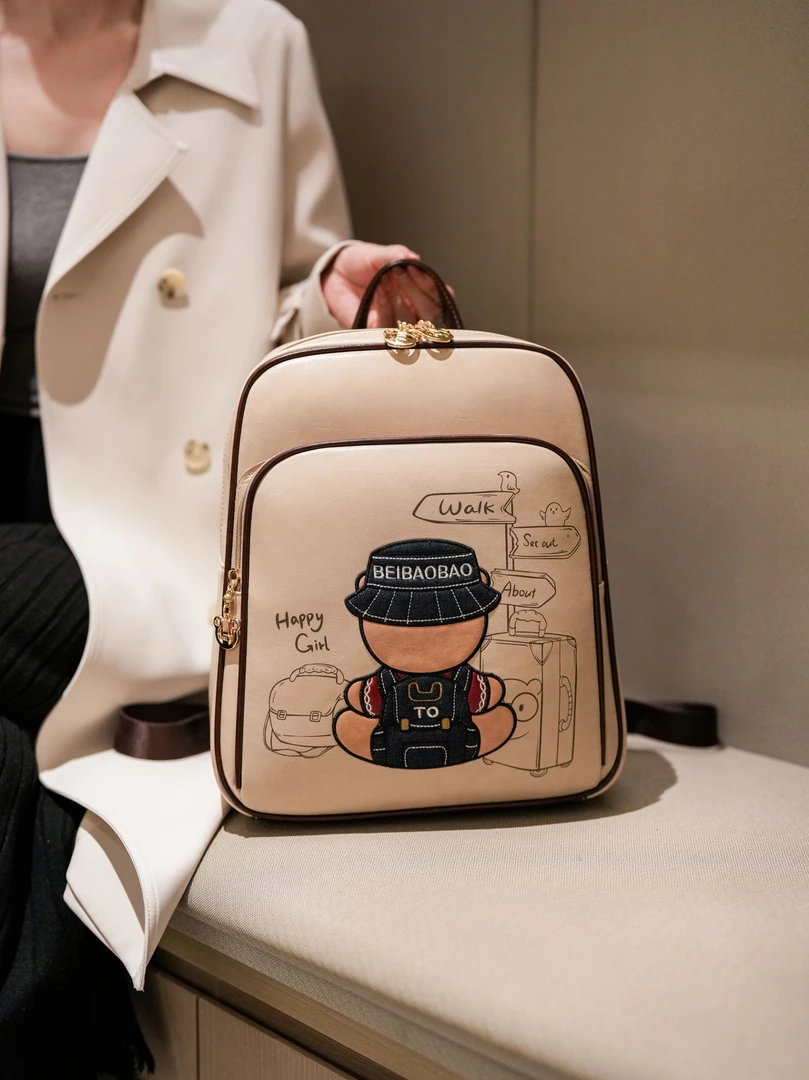 个性小熊大学生通勤书包洋气时尚轻奢旅行双肩包潮流印花妈咪背包
