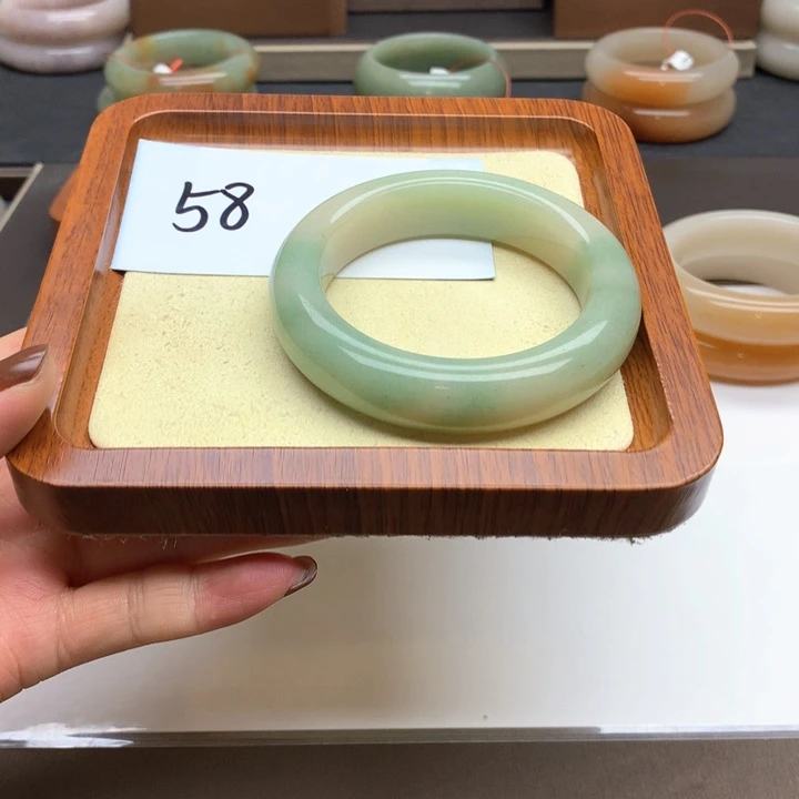未镶嵌手镯石英质玉