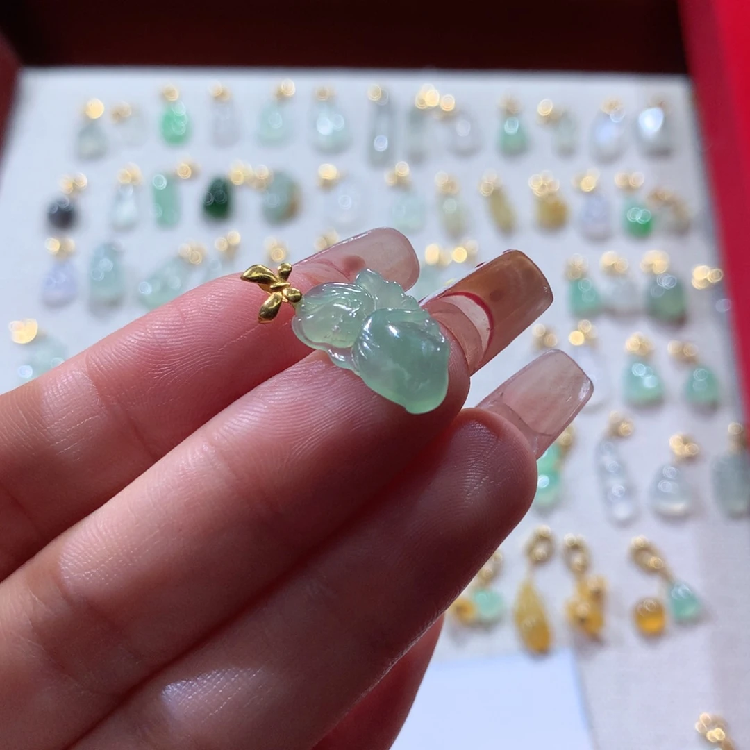 翡翠挂件18K金镶嵌翡翠