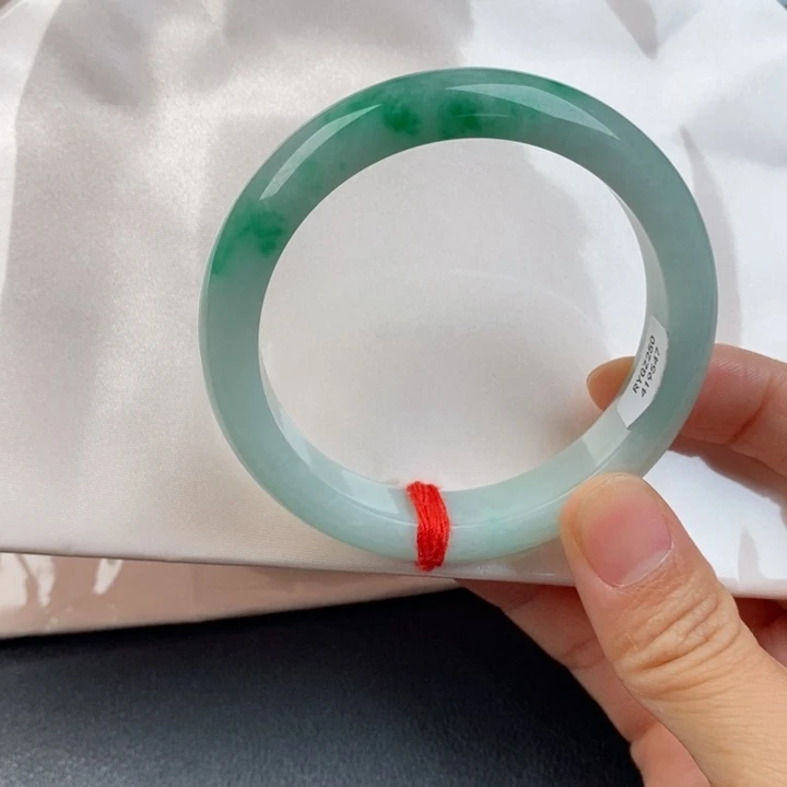 小***满拍哪个发哪个，以实物为准