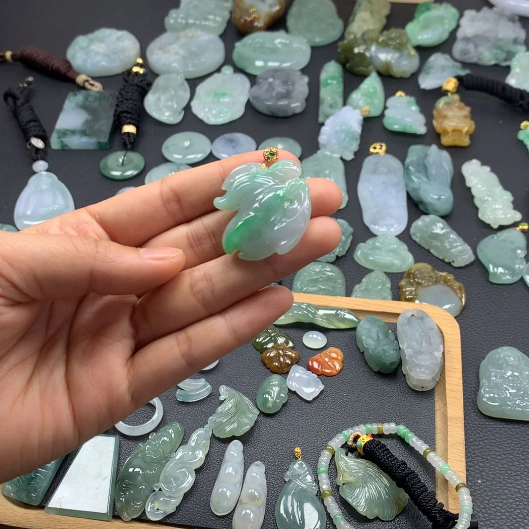 翡翠颈饰未镶嵌蝴蝶仙子