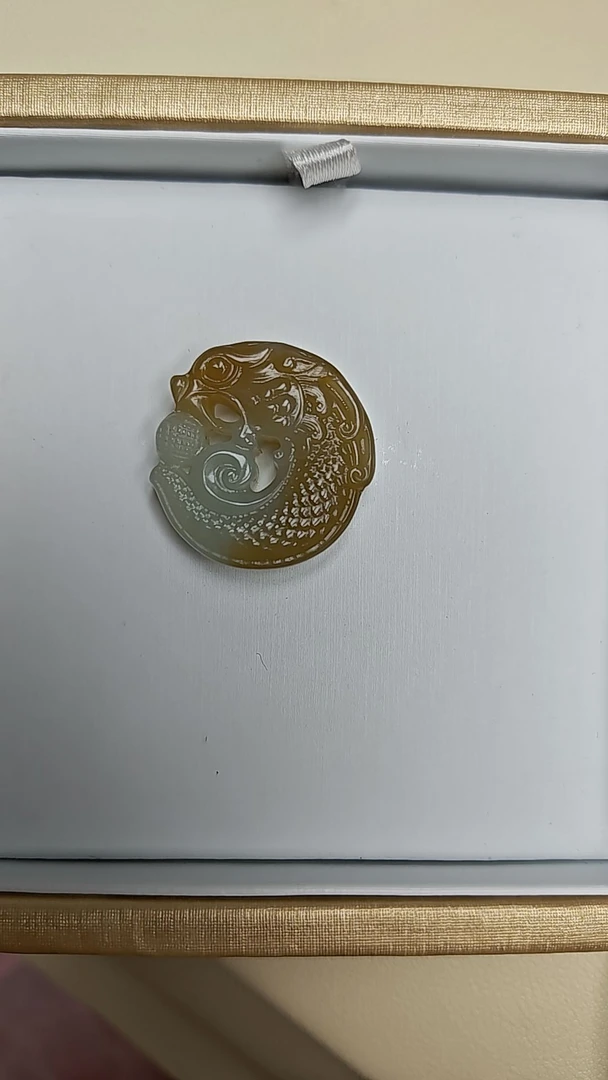 天然新疆和田玉糖色鱼化龙吊坠，无杂质无裂纹