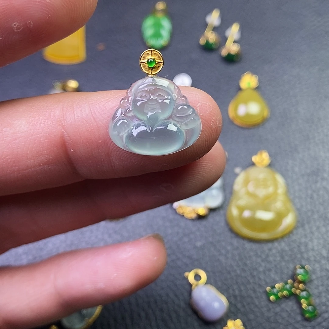 颈饰18K金镶嵌翡翠