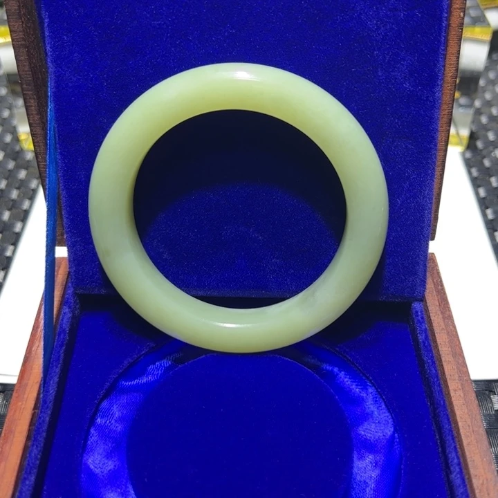 艳***天和田玉未镶嵌颈饰