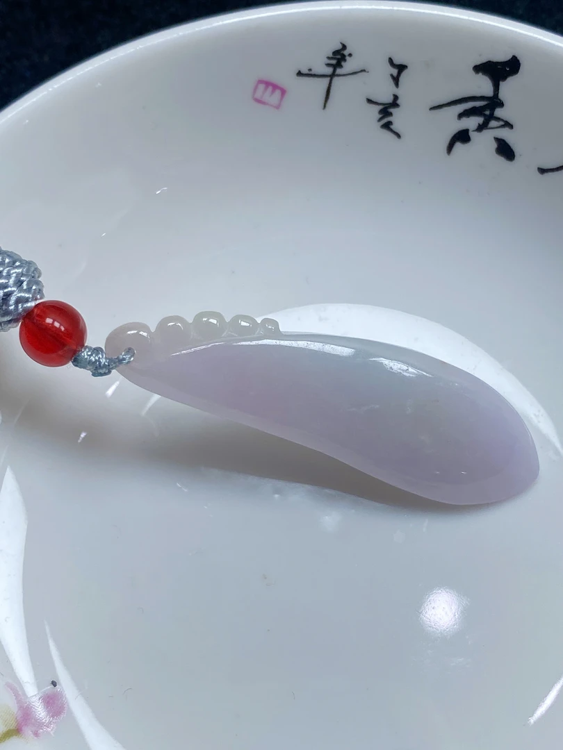 天然翡翠吊坠