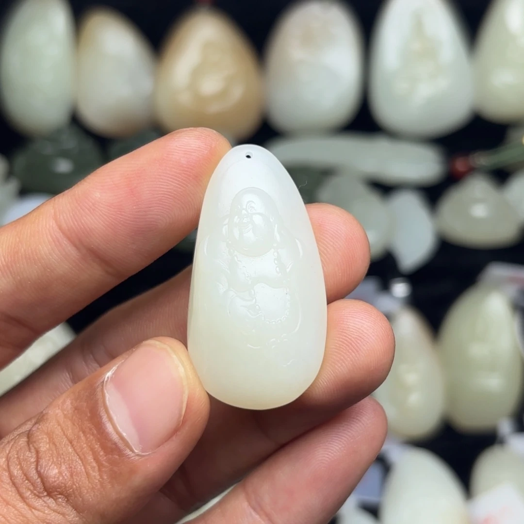 微****和田玉未镶嵌颈饰