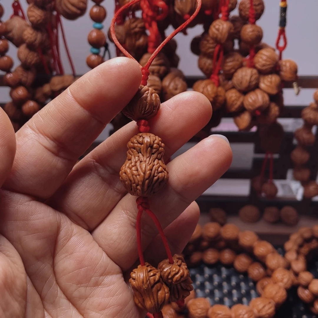 木质类龙纹桃枭挂件